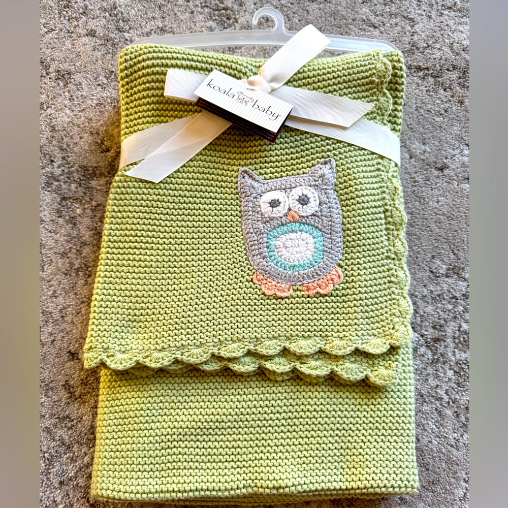 New baby blanket in 100% cotton with owl design.